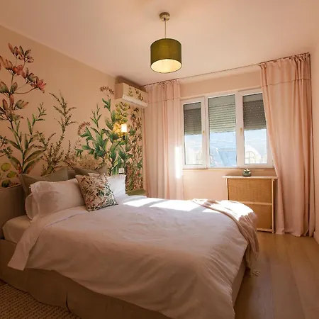 Апартаменти Garden Nest - Retreat Near Cismigiu Park